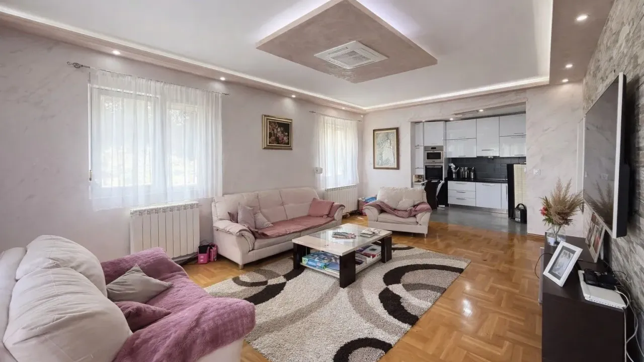 Prodaja, kuća, 180m², Gornja Gorica, Podgorica