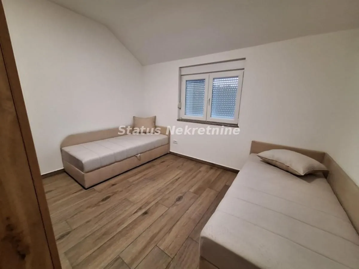 Izdavanje, trosoban stan, 70m², Petrovaradin, Novi Sad