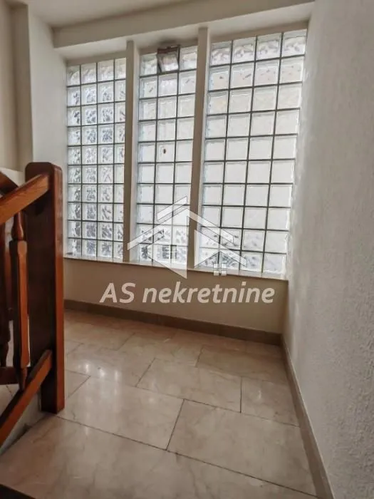 Izdavanje, kuća, 360m², Voždovac Sve Podlokacije, Beograd
