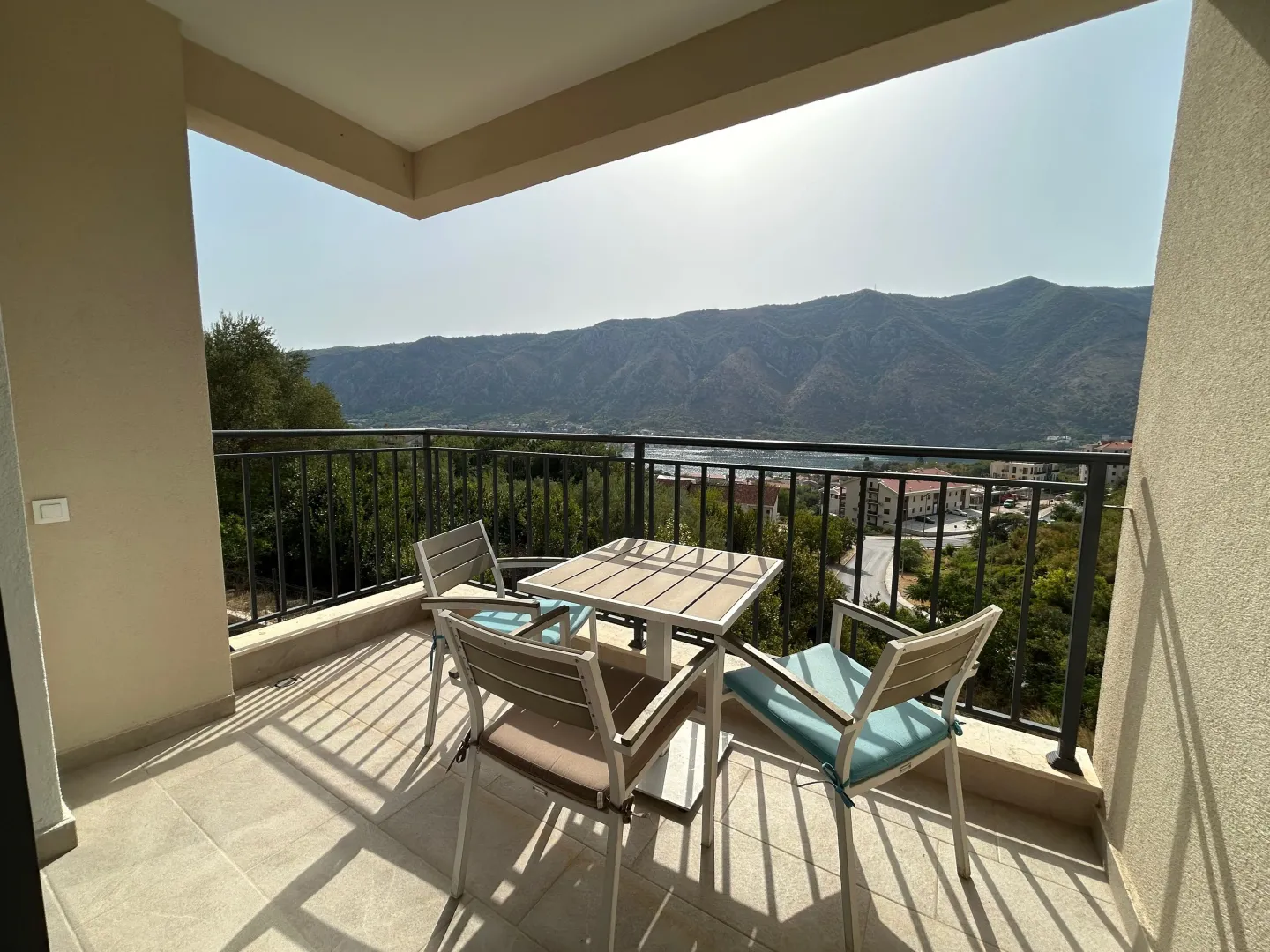 Izdavanje, jednosoban stan, 47m², Dobrota, Kotor