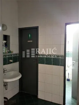 View of the bathroom with a washbasin and ceramic tiles. - image 9