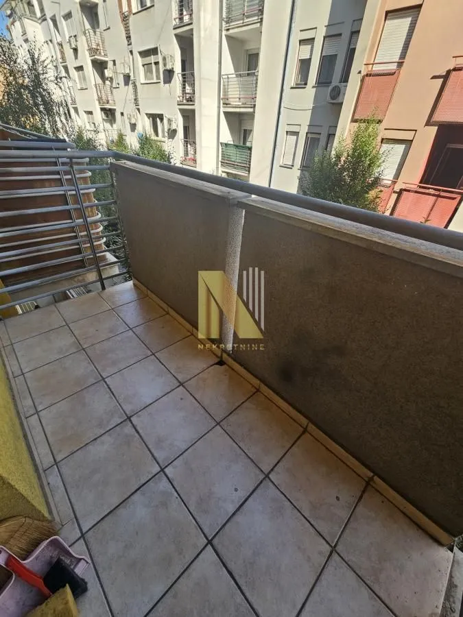 Izdavanje, garsonjera, 30m², Centar, Novi Sad