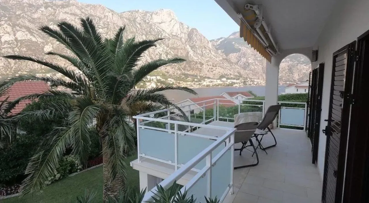 Prodaja, kuća, 240m², Prčanj, Kotor