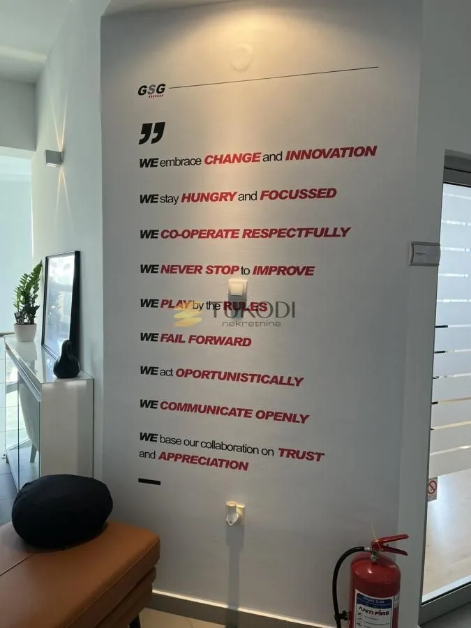 Rent, office space, 780m², Novo naselje, Novi Sad