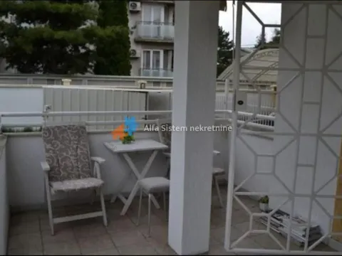 Rent, four bedroom apartment, 135m², Savski Venac, Beograd - image 16