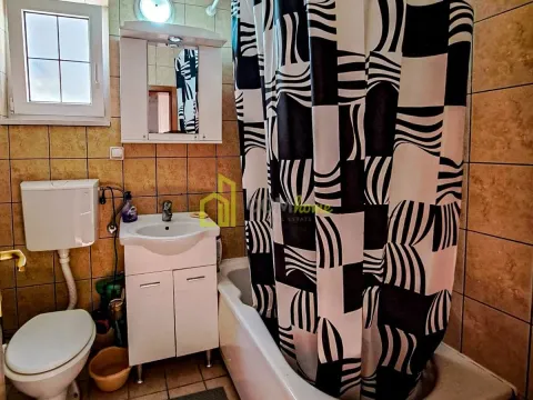 Prodaja, četvorosoban stan, 75m², Makedonsko naselje, Bar - image 3