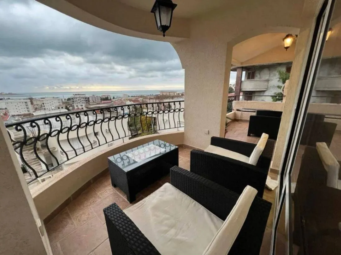 Rent, three bedroom apartment, 125m², Šušanj, Bar