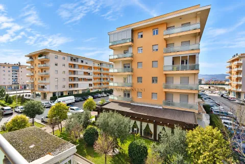 Rent, three bedroom apartment, 120m², City Kvart, Podgorica - image 20