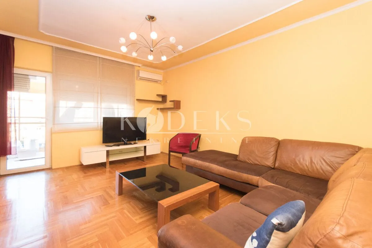 Izdavanje, dvosoban stan, 76m², Stari Aerodrom, Podgorica