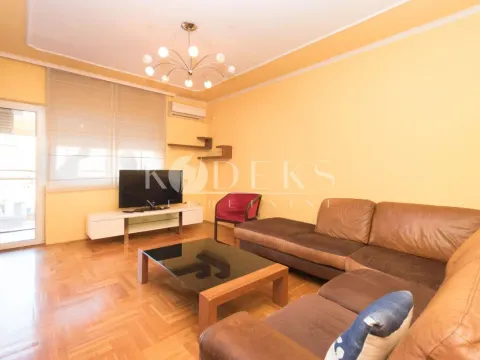 Izdavanje, dvosoban stan, 76m², Stari Aerodrom, Podgorica - image 1