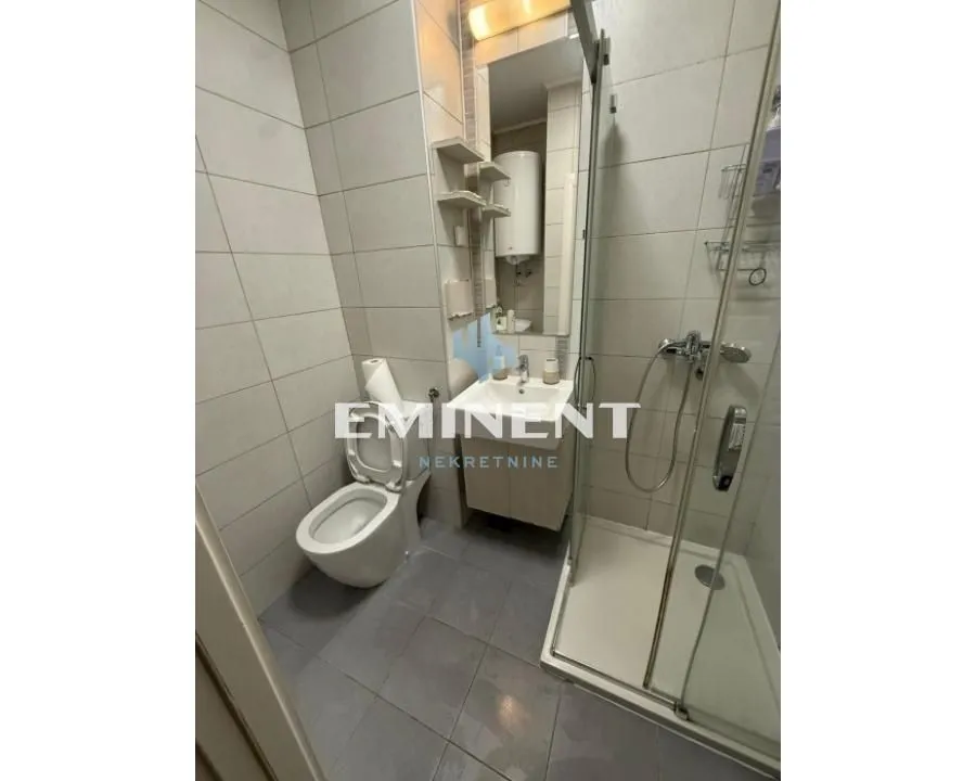 Izdavanje, trosoban stan, 73m², Crveni Krst, Beograd
