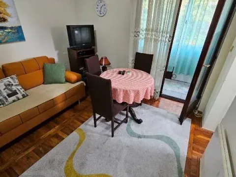 Izdavanje, jednosoban stan, 26m², Karaburma, Palilula Sve Podlokacije - image 1