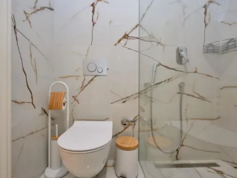 Izdavanje, jednosoban stan, 49m², Bečići, Budva - image 12