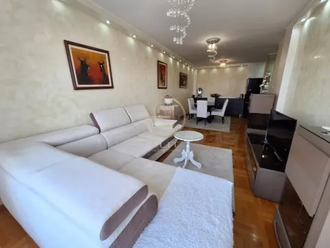 Izdavanje, četvorosoban stan, 102m², Bulevar patrijarha Pavla, Novi Sad Sve Podlokacije - image 2