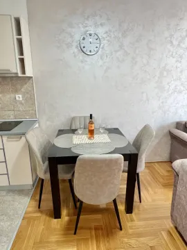 Rent, one bedroom apartment, 45m², Budva, Crna Gora - image 5