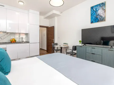 Izdavanje, garsonjera, 35m², Bečići, Budva - image 5