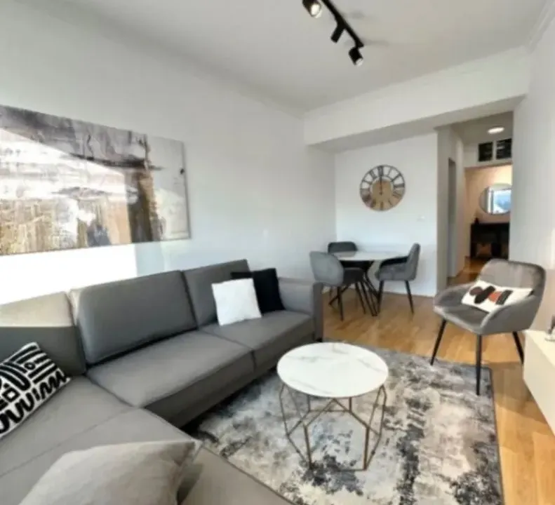 Izdavanje, jednosoban stan, 53m², Centar, Podgorica