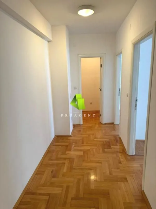 Prodaja, trosoban stan, 101m², Medijana, Niš