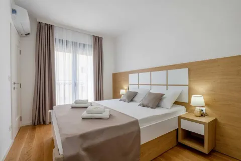 Rent, one bedroom apartment, 34m², Bečići, Budva - image 2