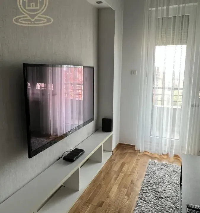 Izdavanje, jednosoban stan, 43m², Bulevar Oslobodjenja, Novi Sad Sve Podlokacije