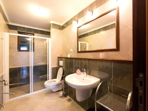 Sale, house, 235m², Kostanjica, Kotor - image 20