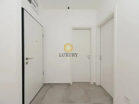 Prodaja, dvosoban stan, 65m², Stari Aerodrom, Podgorica - image 3