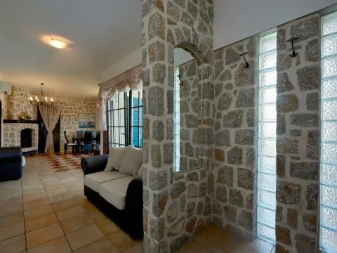 Prodaja, kuća, 235m², Kostanjica, Kotor - image 12