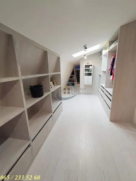 Izdavanje, stan, 369m², Savski Venac, Beograd