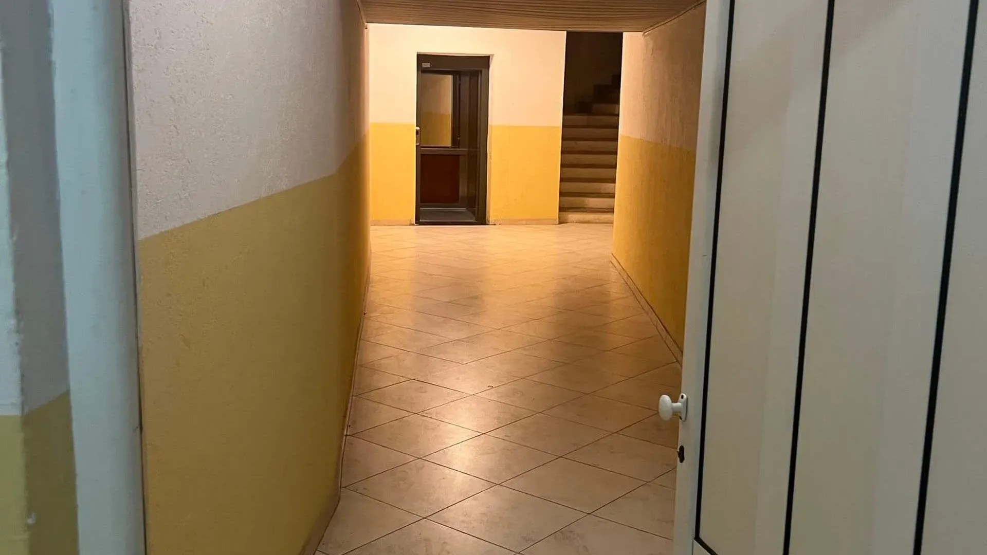 Prodaja, trosoban stan, 382m², Komoševina, Budva