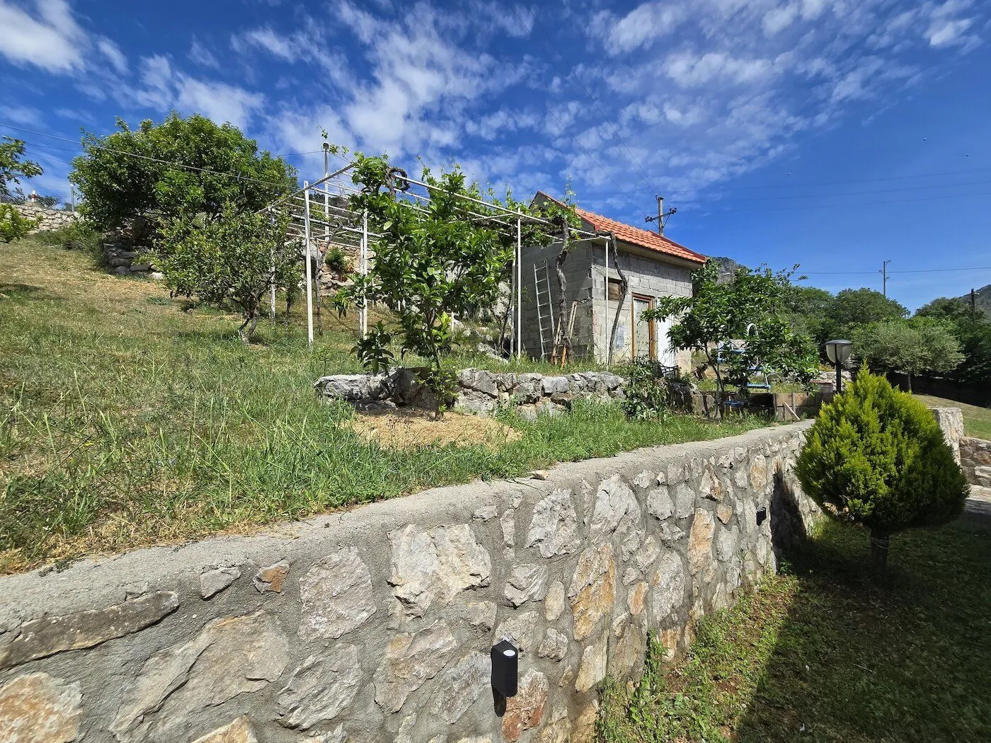 Prodaja, kuća, 180m², Zlatica, Podgorica