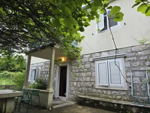 Izdavanje, kuća, 85m², Muo, Kotor - image 3