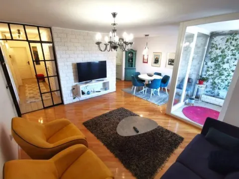 Izdavanje, stan, 105m², Blok 5, Podgorica - image 2