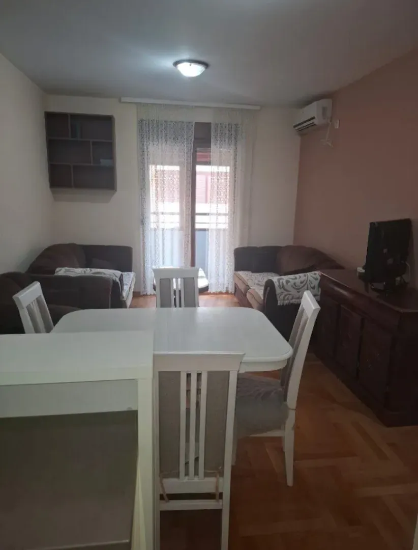 Izdavanje, jednosoban stan, 41m², Stari Aerodrom, Podgorica