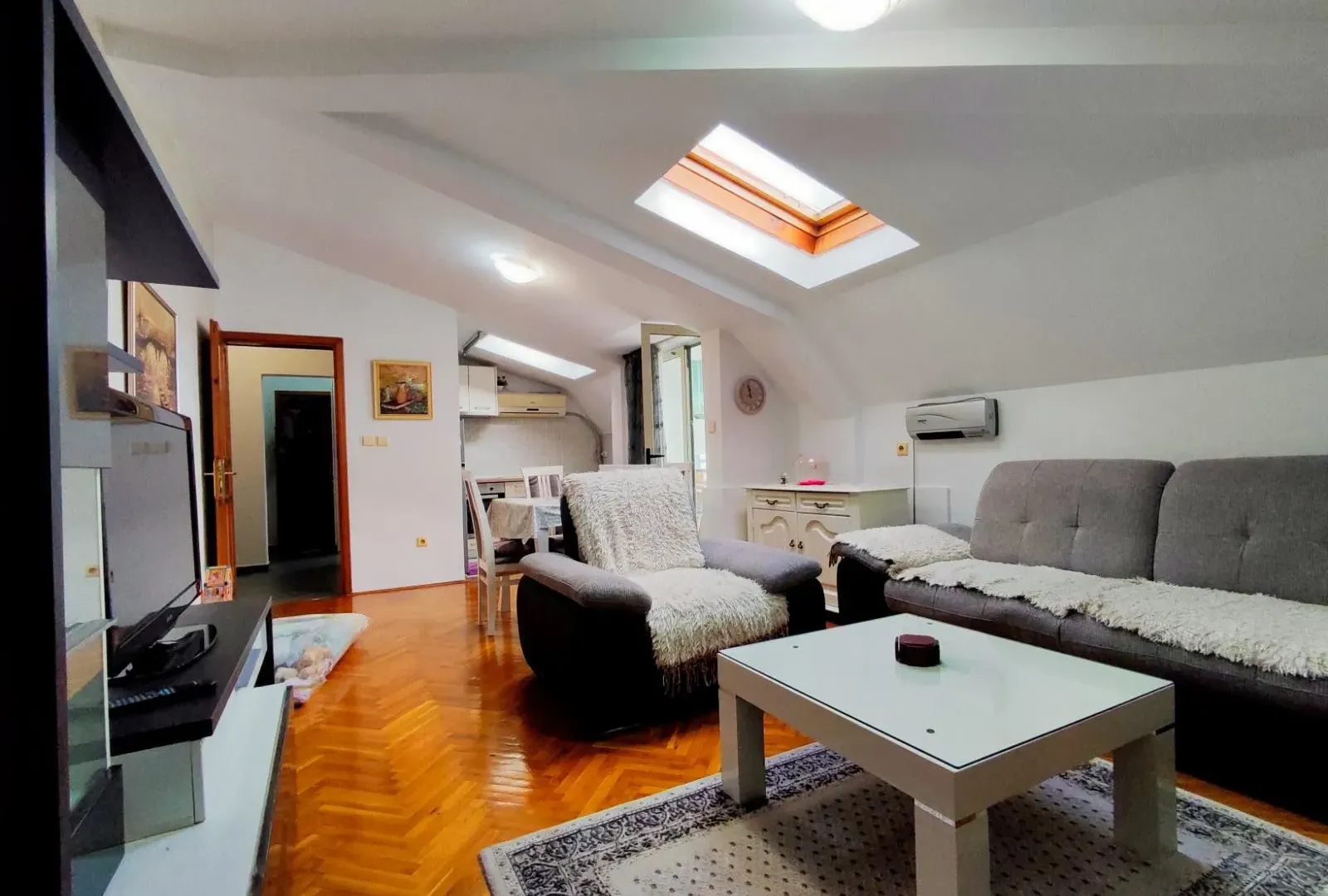 Prodaja, dvosoban stan, 77m², Ljubović, Podgorica