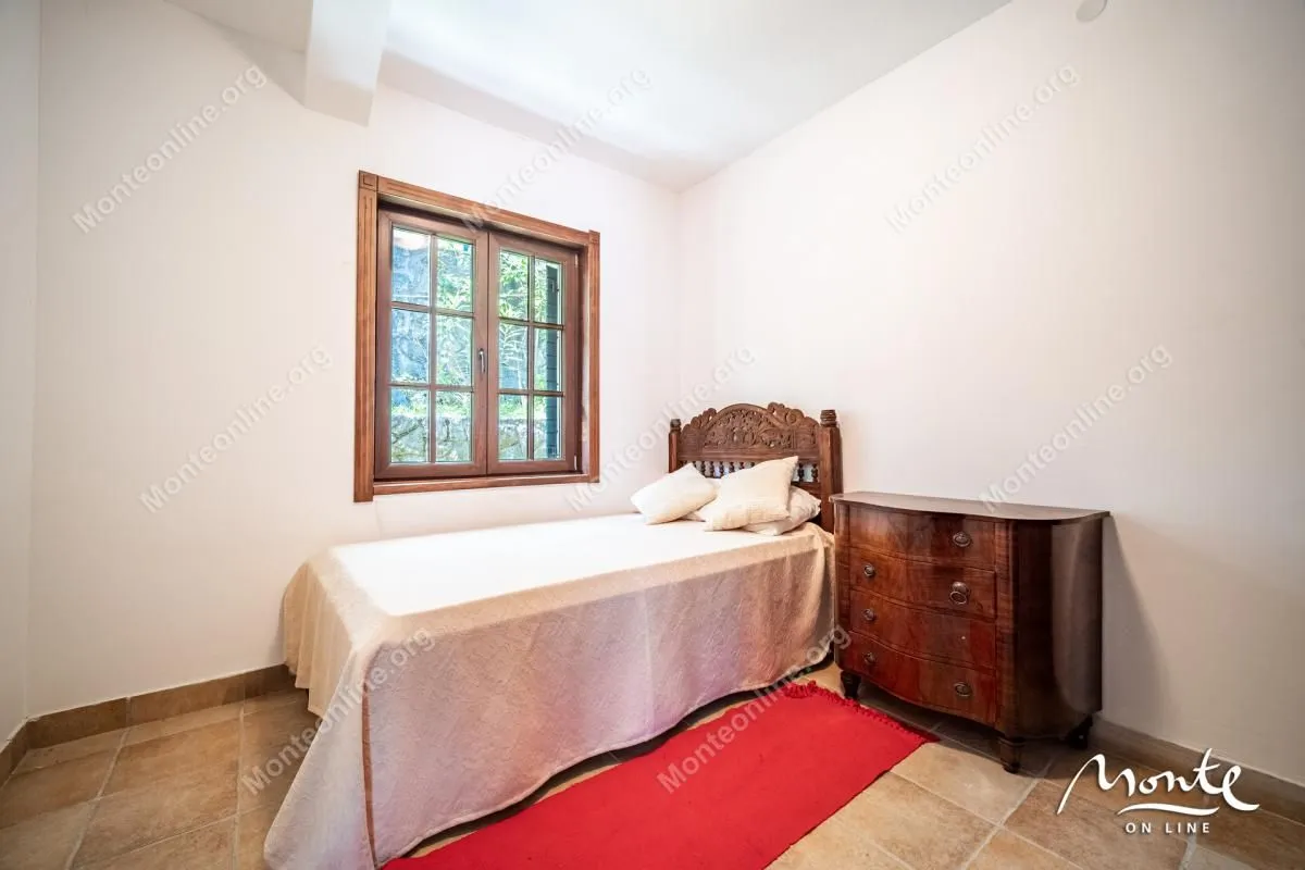 Prodaja, dvosoban stan, 92m², Kostanjica, Kotor