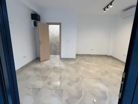 Izdavanje, poslovni prostor, 20m², Vezirov Most, Podgorica - image 5