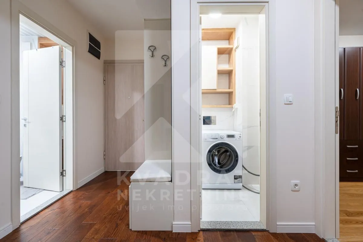 Prodaja, dvosoban stan, 68m², Central Point, Podgorica
