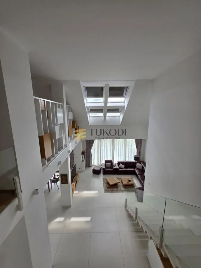 Prodaja, stan, 352m², Centar, Novi Sad