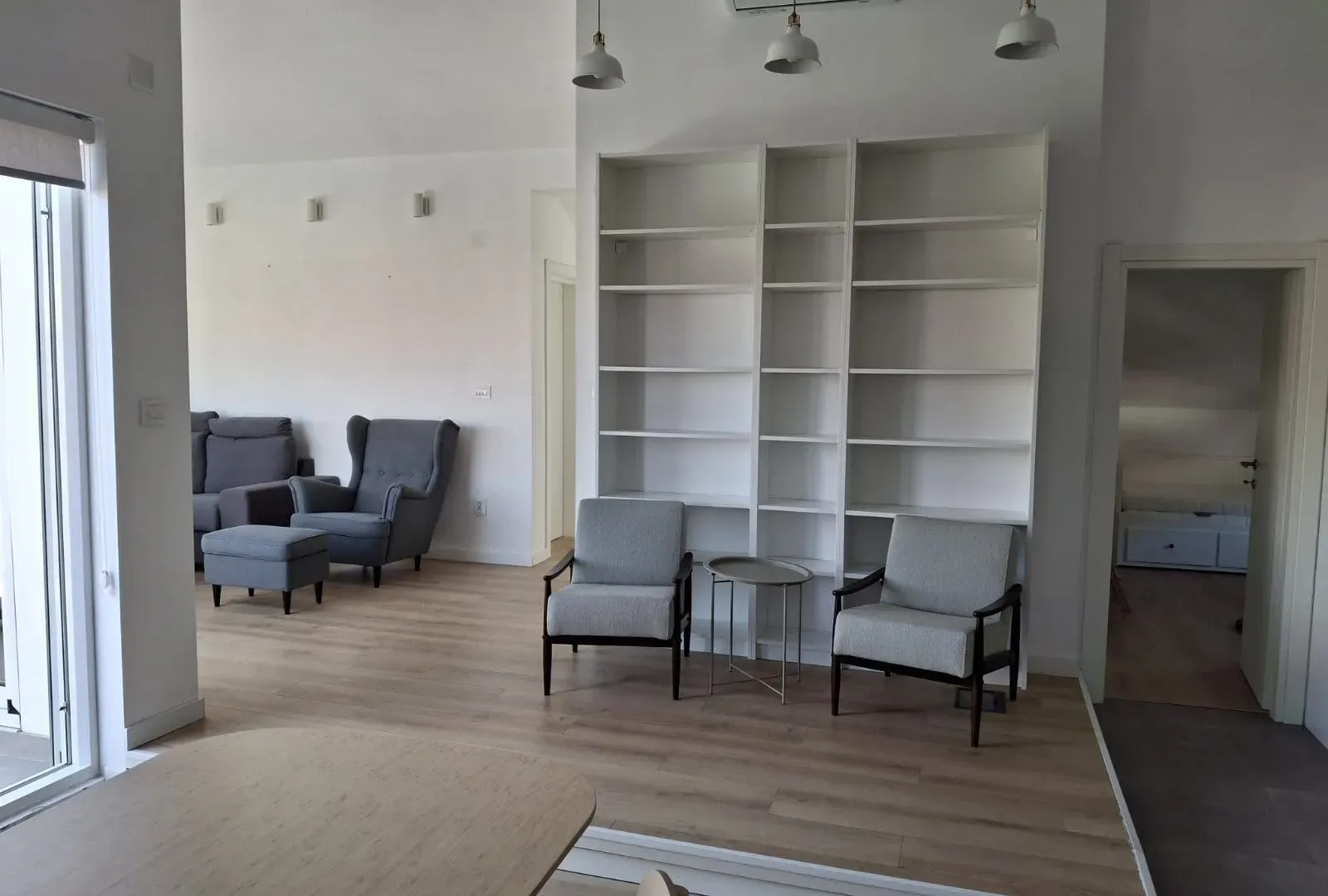 Izdavanje, dvosoban stan, 66m², Centar, Tivat