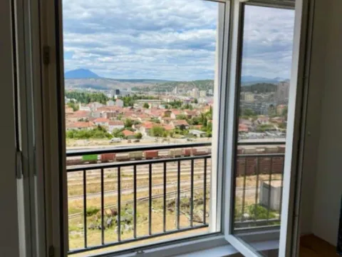 Izdavanje, dvosoban stan, 65m², Stari Aerodrom, Podgorica - image 10