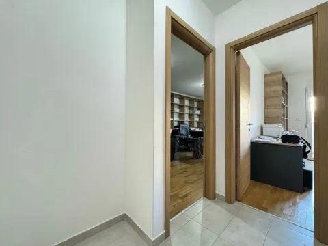 Prodaja, jednosoban stan, 45m², Stari Aerodrom, Podgorica - image 6
