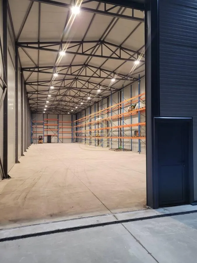 Rent, office space, 600m², Batajnica, Beograd