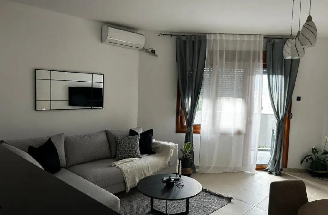 Rent, one bedroom apartment, 65m², Centar, Tivat