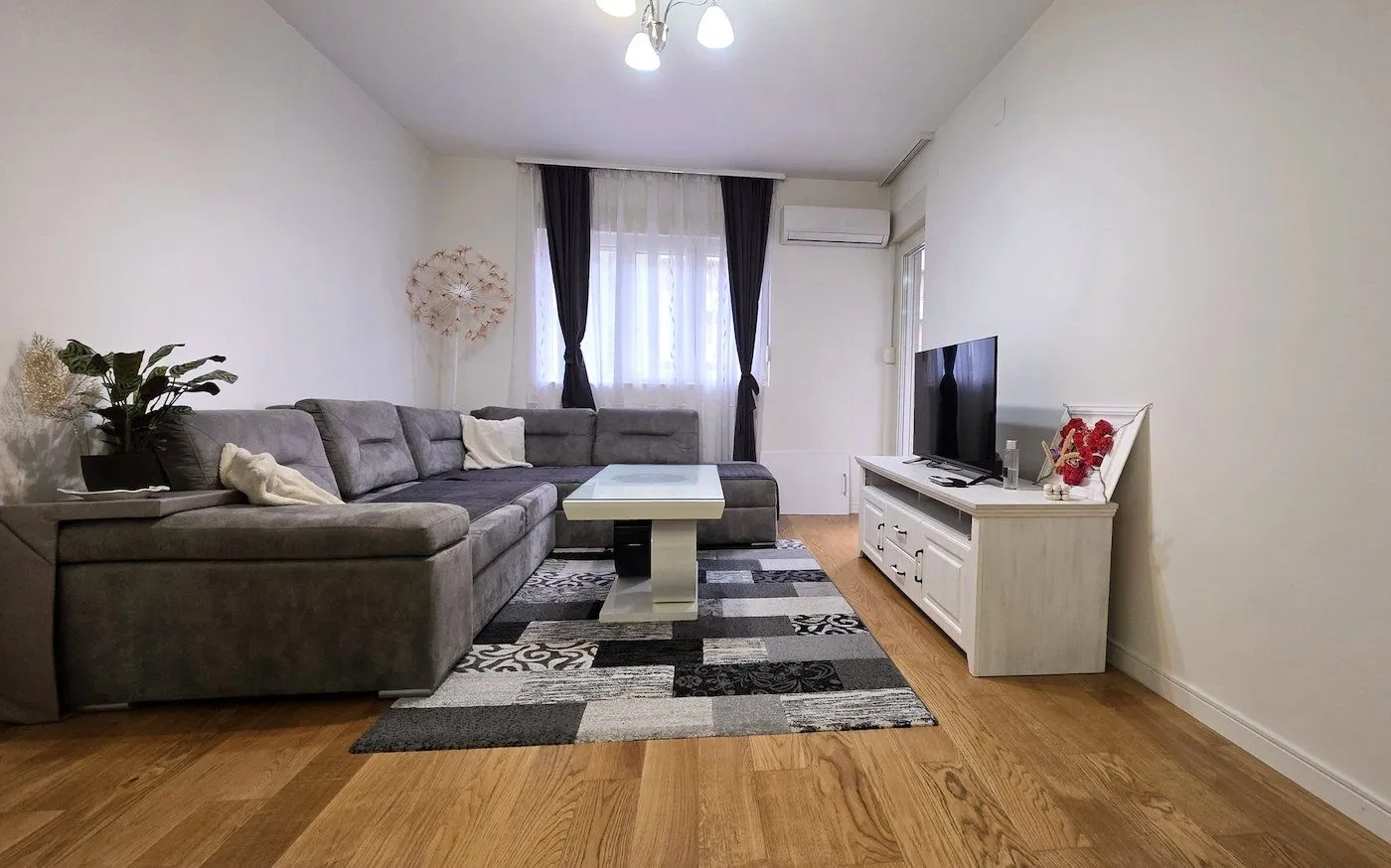 Izdavanje, stan, 50m², Central Point, Podgorica