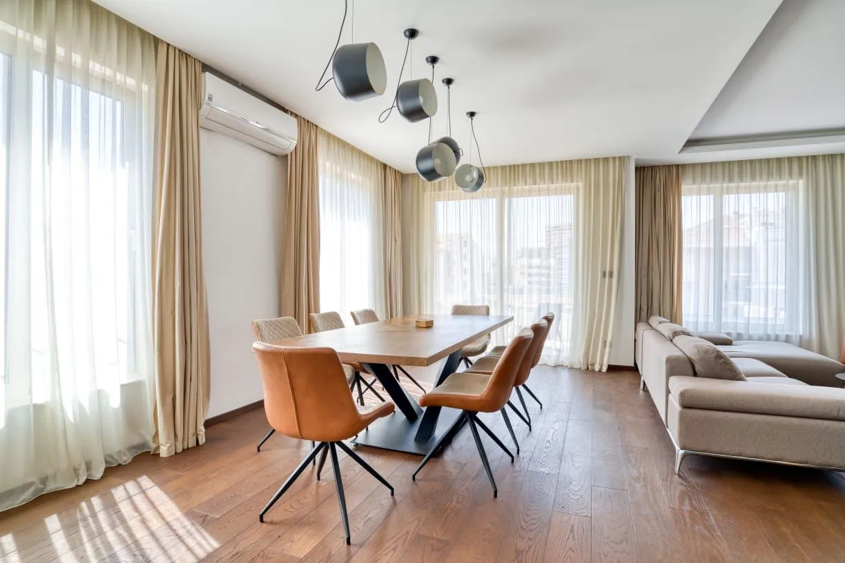 Izdavanje, trosoban stan, 145m², Centar, Budva