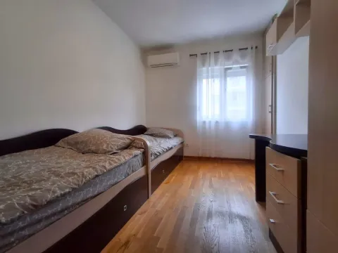 Rent, three bedroom apartment, 120m², City Kvart, Podgorica - image 11