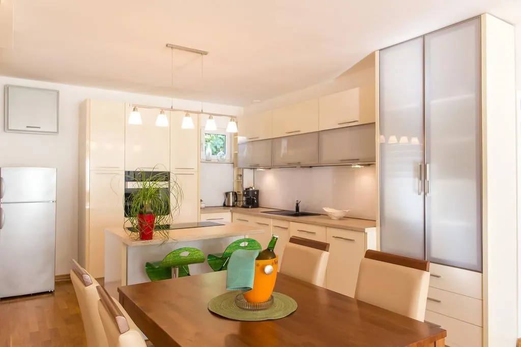 Sale, two bedroom apartment, 70m², Sveti Stefan, Budva