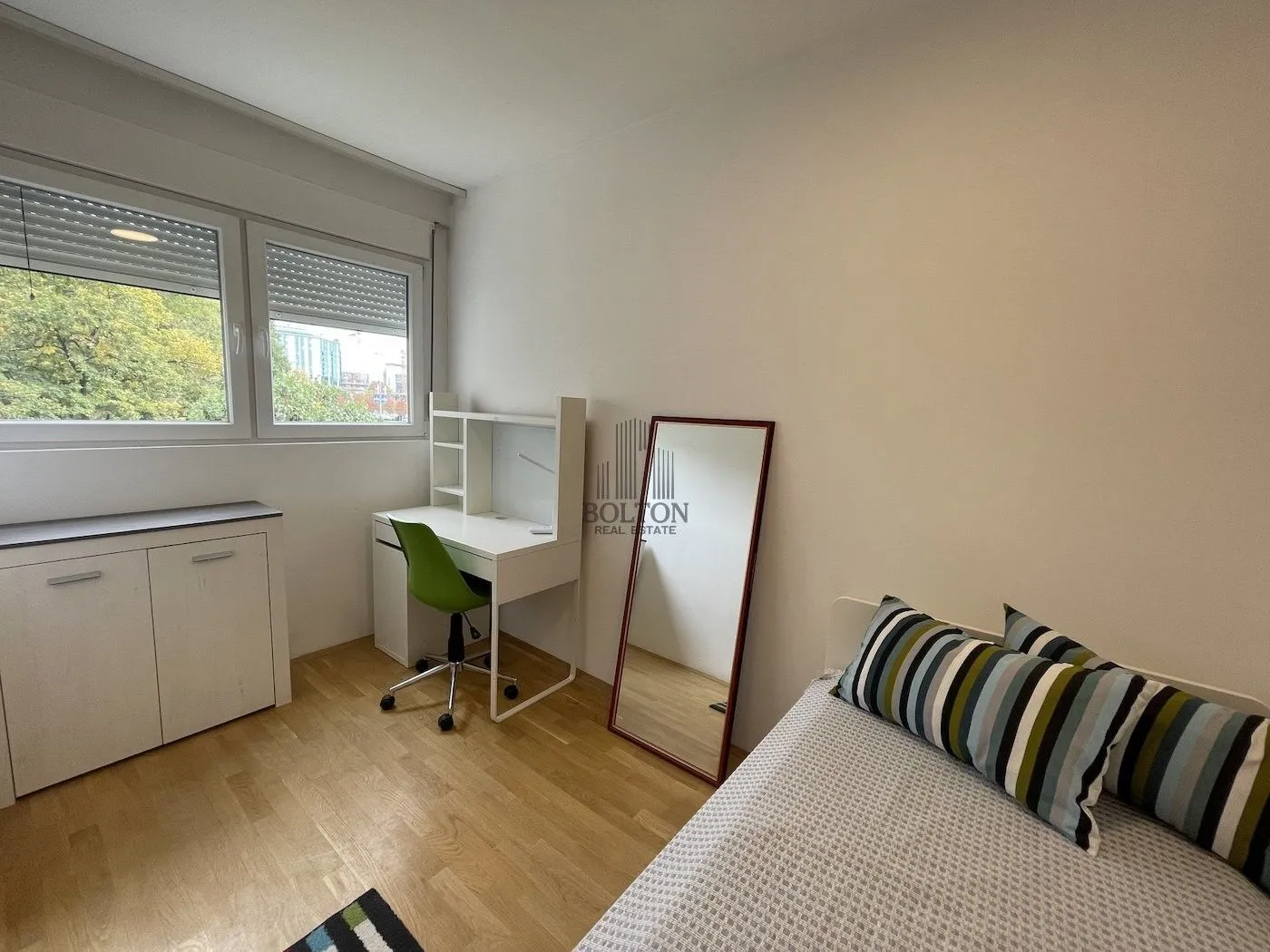 Rent, four bedroom apartment, 73m², Novi Beograd Blok 22, Novi Beograd Sve Podlokacije
