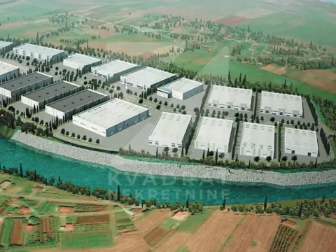 Prikaz iz vazduha poslovne zone sa više industrijskih hala. - image 2