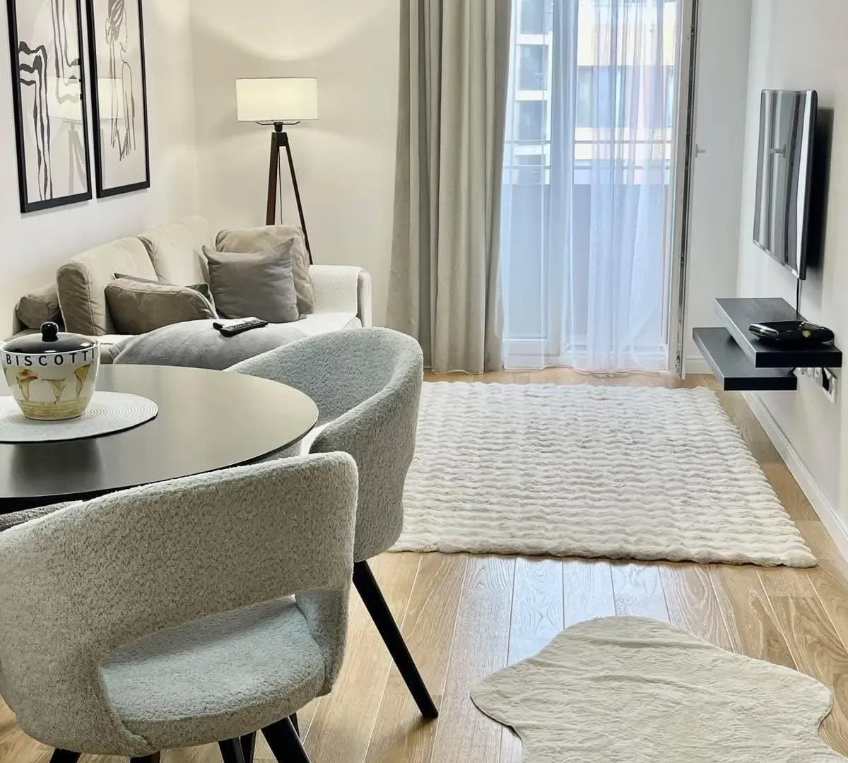 Izdavanje, jednosoban stan, 40m², Central Point, Podgorica